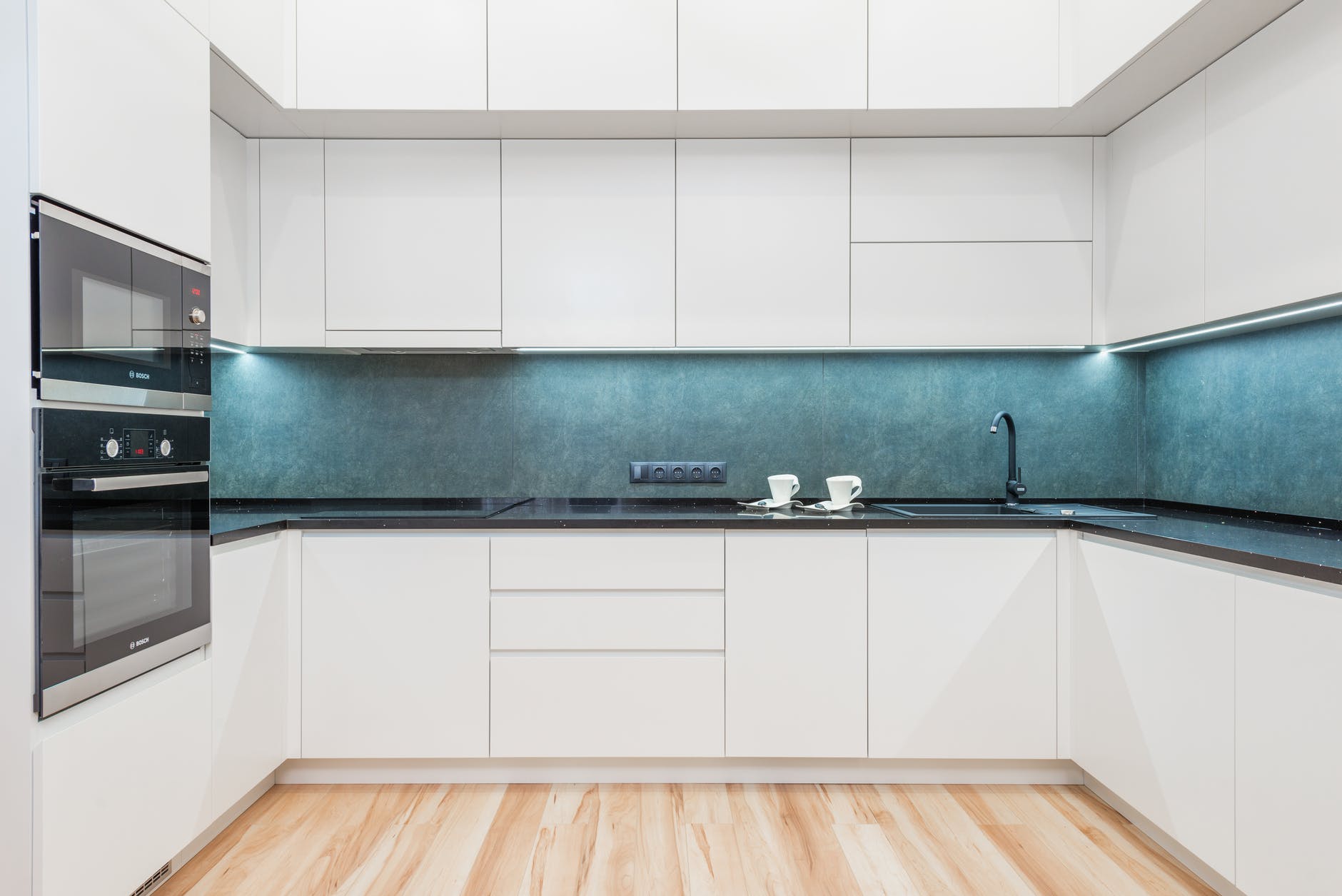 Less kitchen hardware trend 